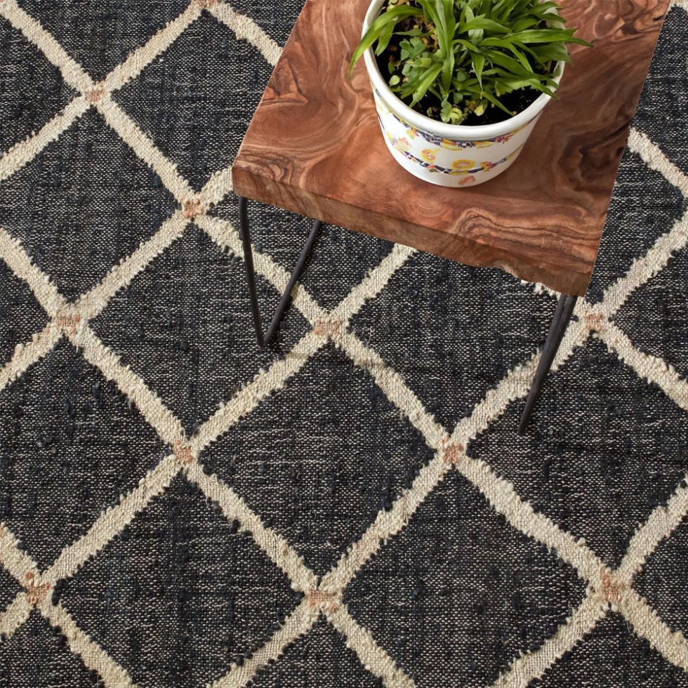 Tappeto kilim a rombi bianchi e neri