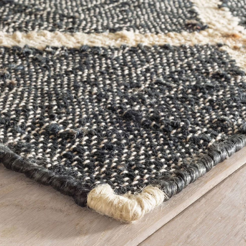 Tappeto kilim a rombi bianchi e neri