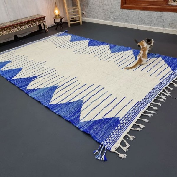 Tappeto kilim berbero blu e bianco