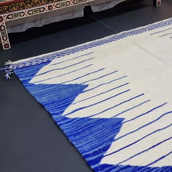 Tappeto kilim berbero blu e bianco