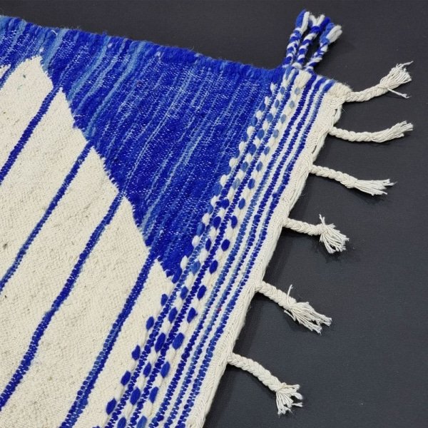 Tappeto kilim berbero blu e bianco