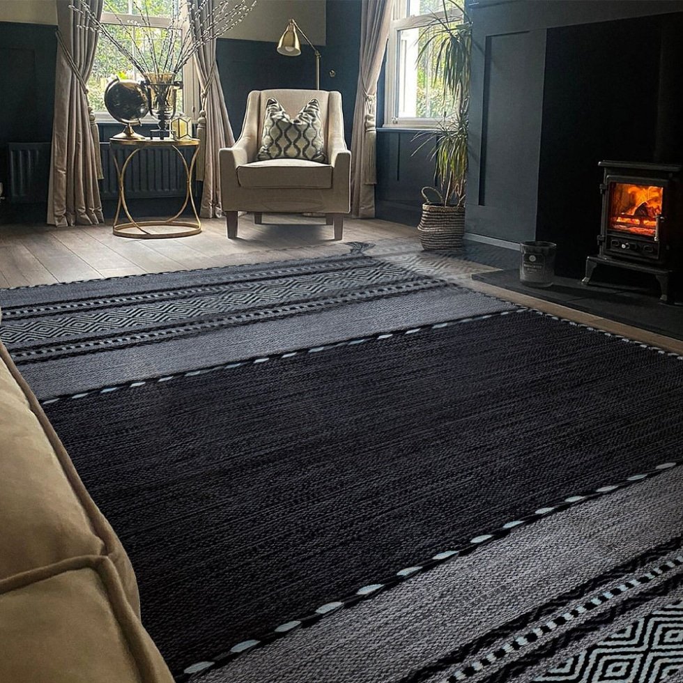 Tappeto kilim moderno nero fatto a mano
