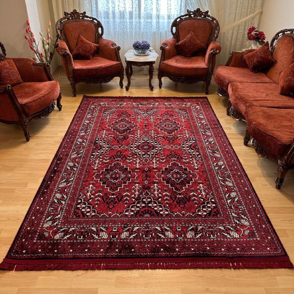 Grande tappeto rosso in stile afghano