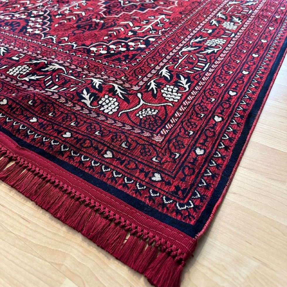 Grande tappeto rosso in stile afghano