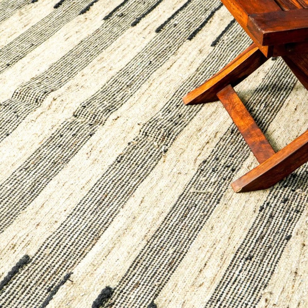 Tappeto kilim a righe in stile scandinavo