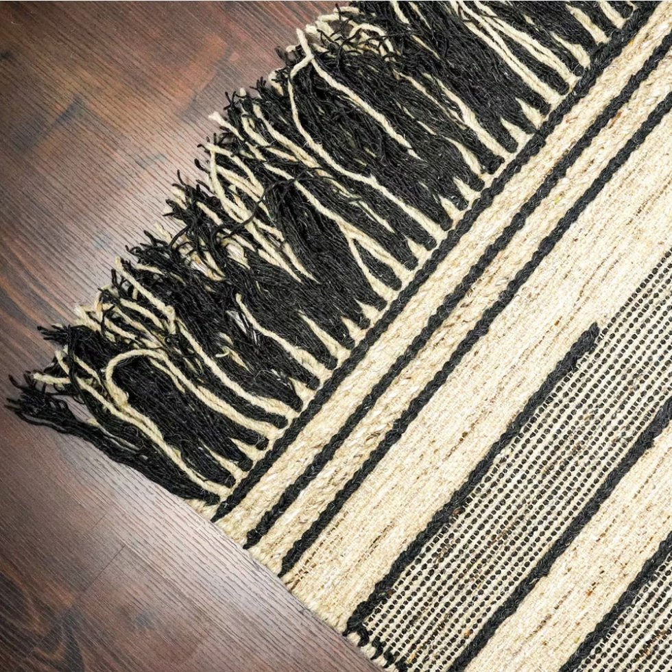 Tappeto kilim a righe in stile scandinavo