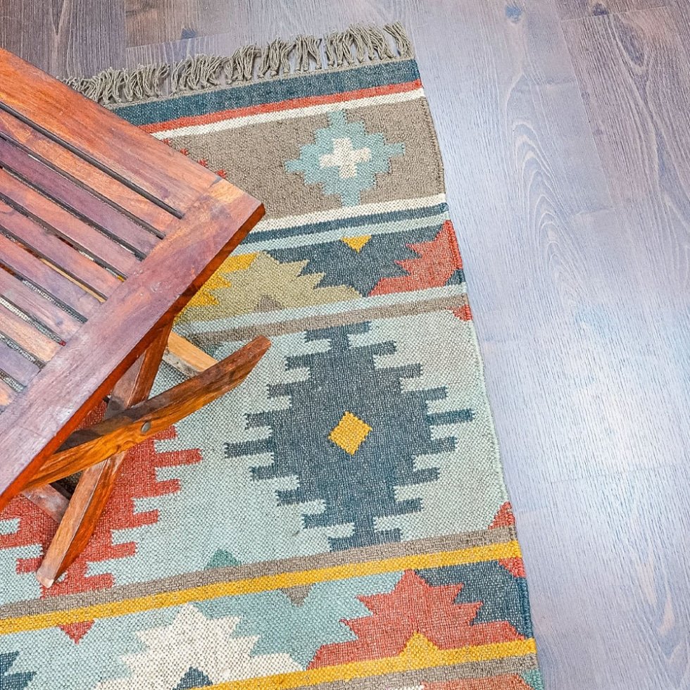 Tappeto kilim in lana e iuta in stile navajo