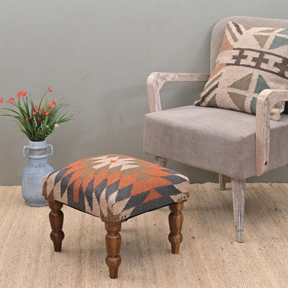 Pouf poggiapiedi kilim con motivo geometrico