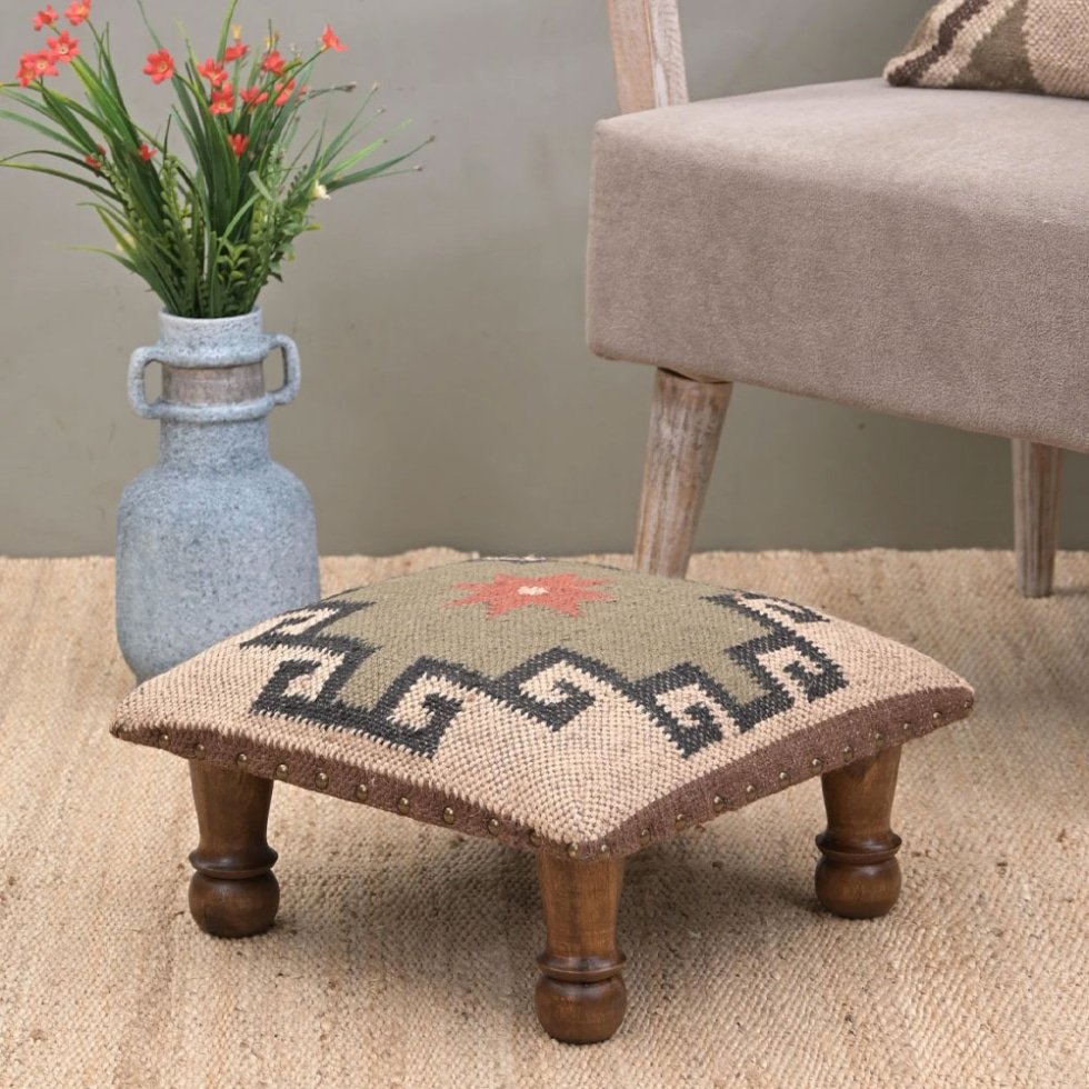 Tappeto kilim piccolo avorio sgabello ottomano