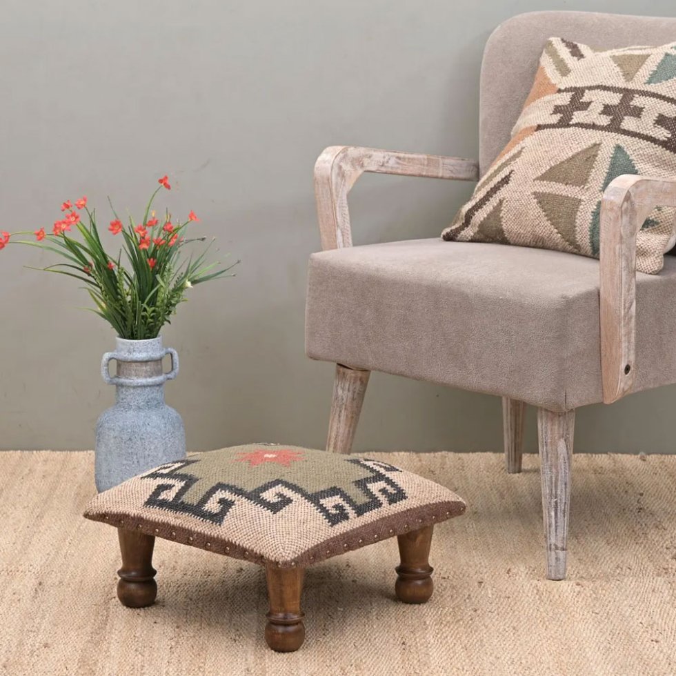 Tappeto kilim piccolo avorio sgabello ottomano
