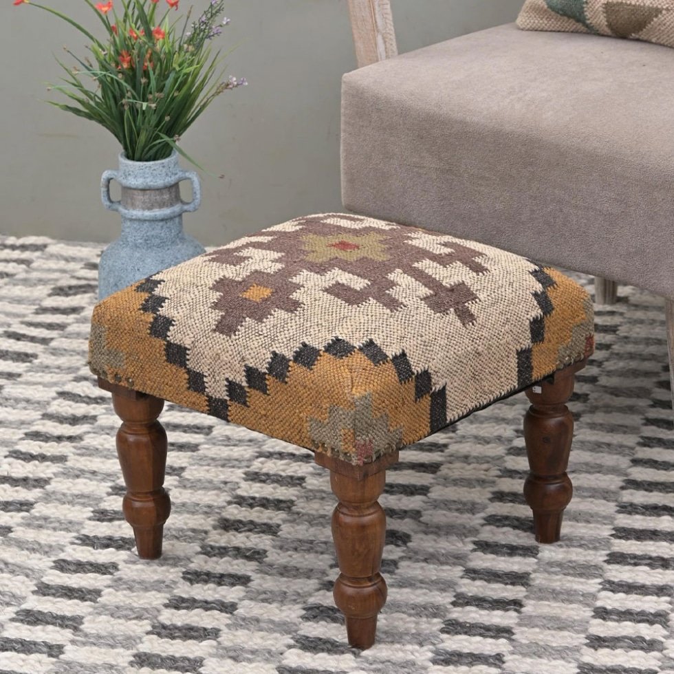 Pouf poggiapiedi quadrato in kilim decorato avorio