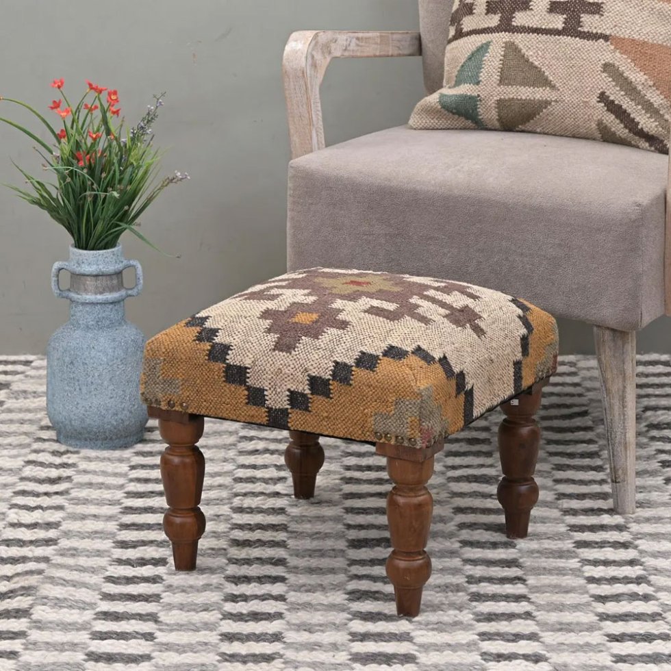Pouf poggiapiedi quadrato in kilim decorato avorio