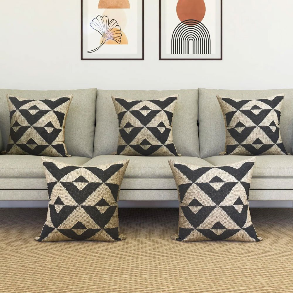 Cuscini kilim bianchi e neri Cuscini kilim bianchi e neri