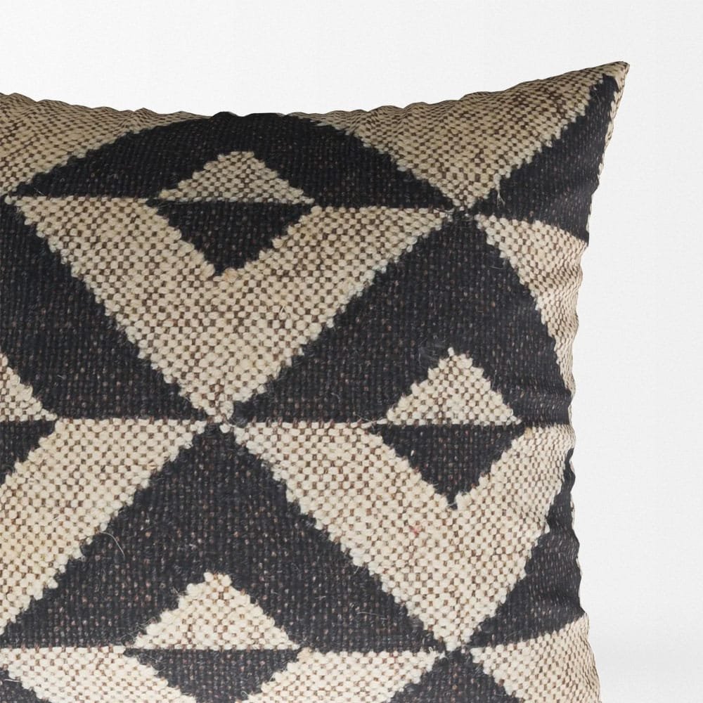 Cuscini kilim bianchi e neri Cuscini kilim bianchi e neri