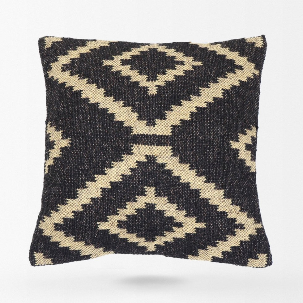 Cuscini kilim con diamante nero