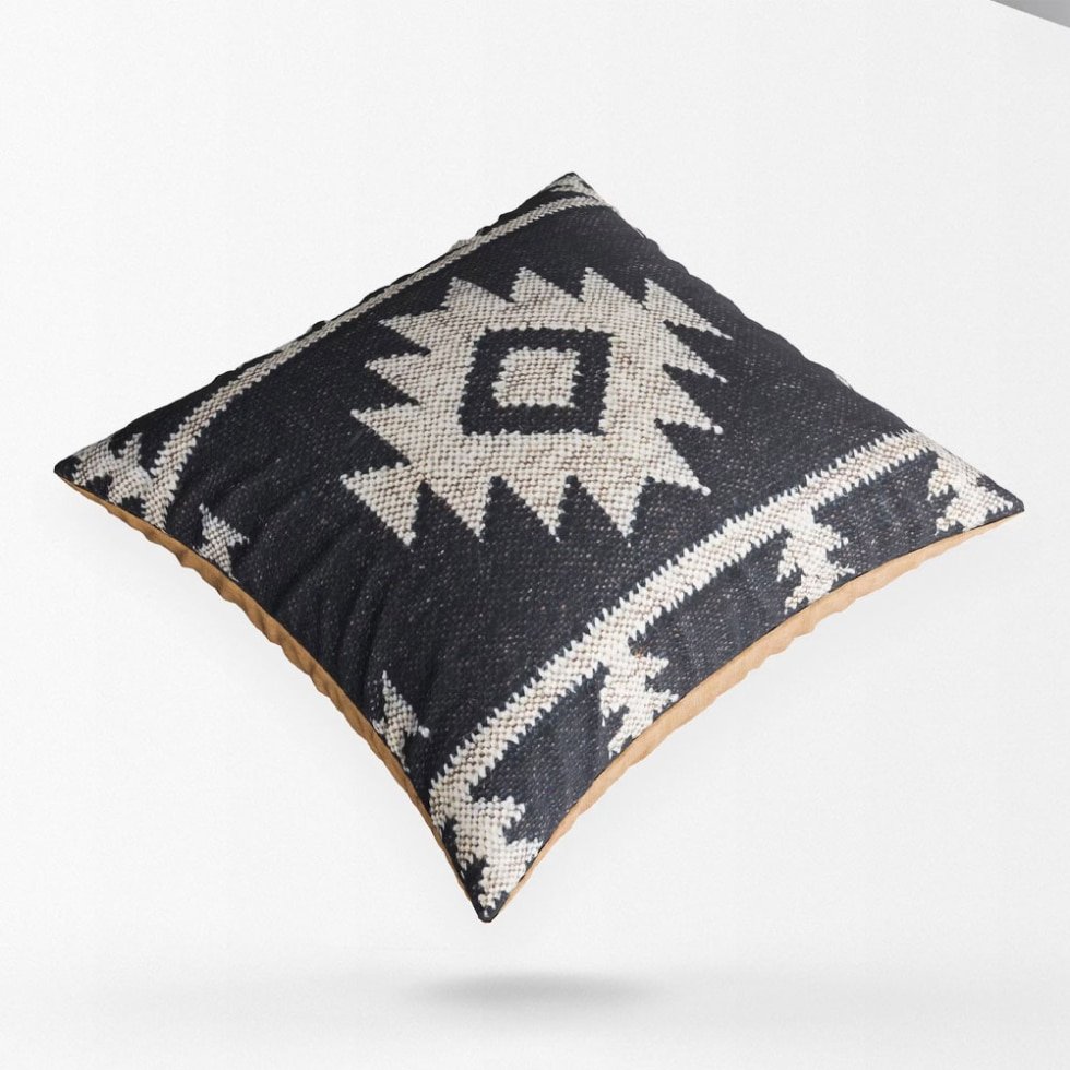 Cuscini kilim ornati neri
