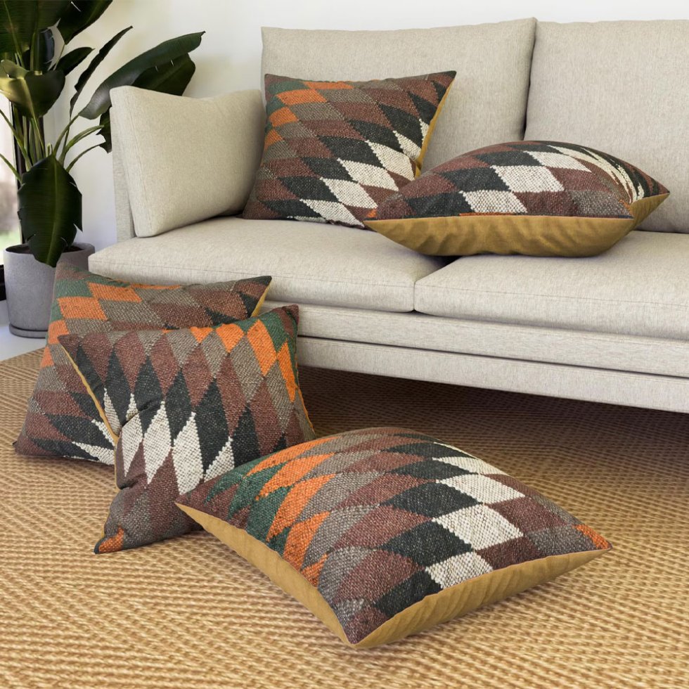 Cuscini kilim a righe diamantate