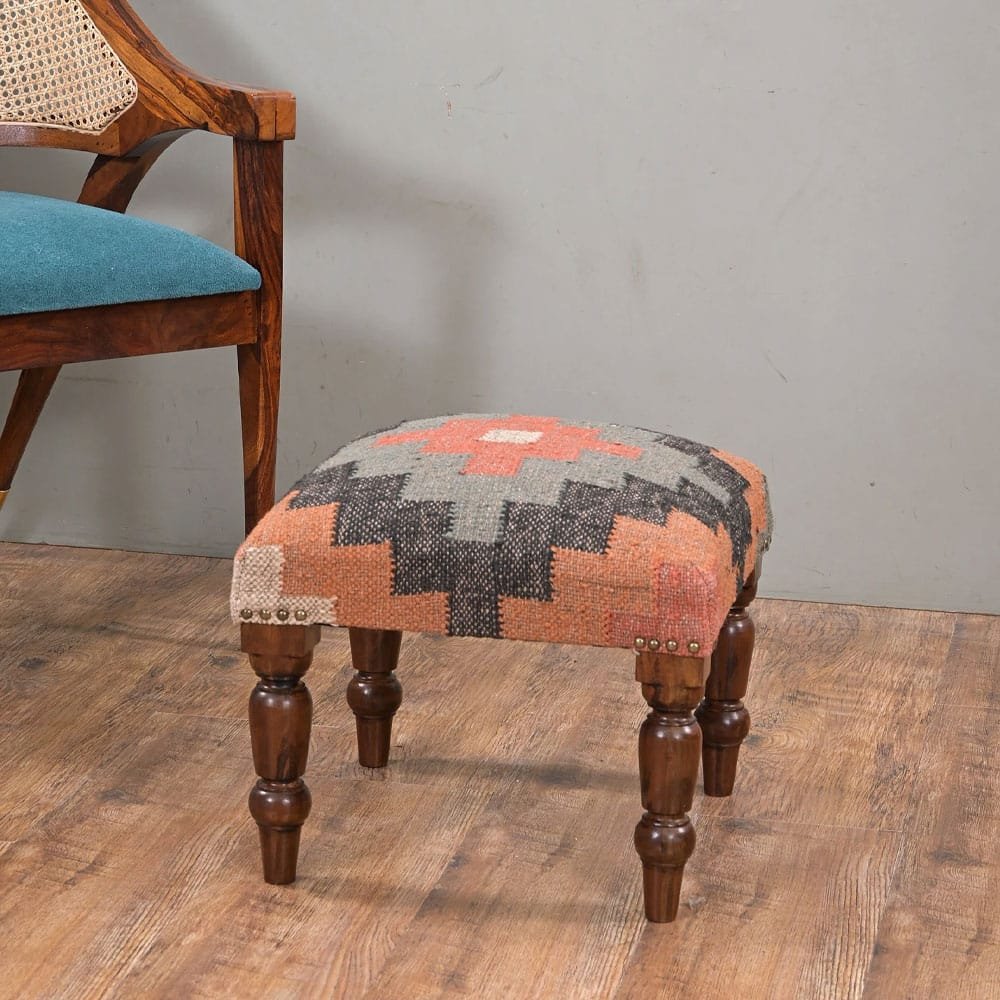Pouf sgabello kilim geometrico multicolore Pouf sgabello kilim geometrico multicolore