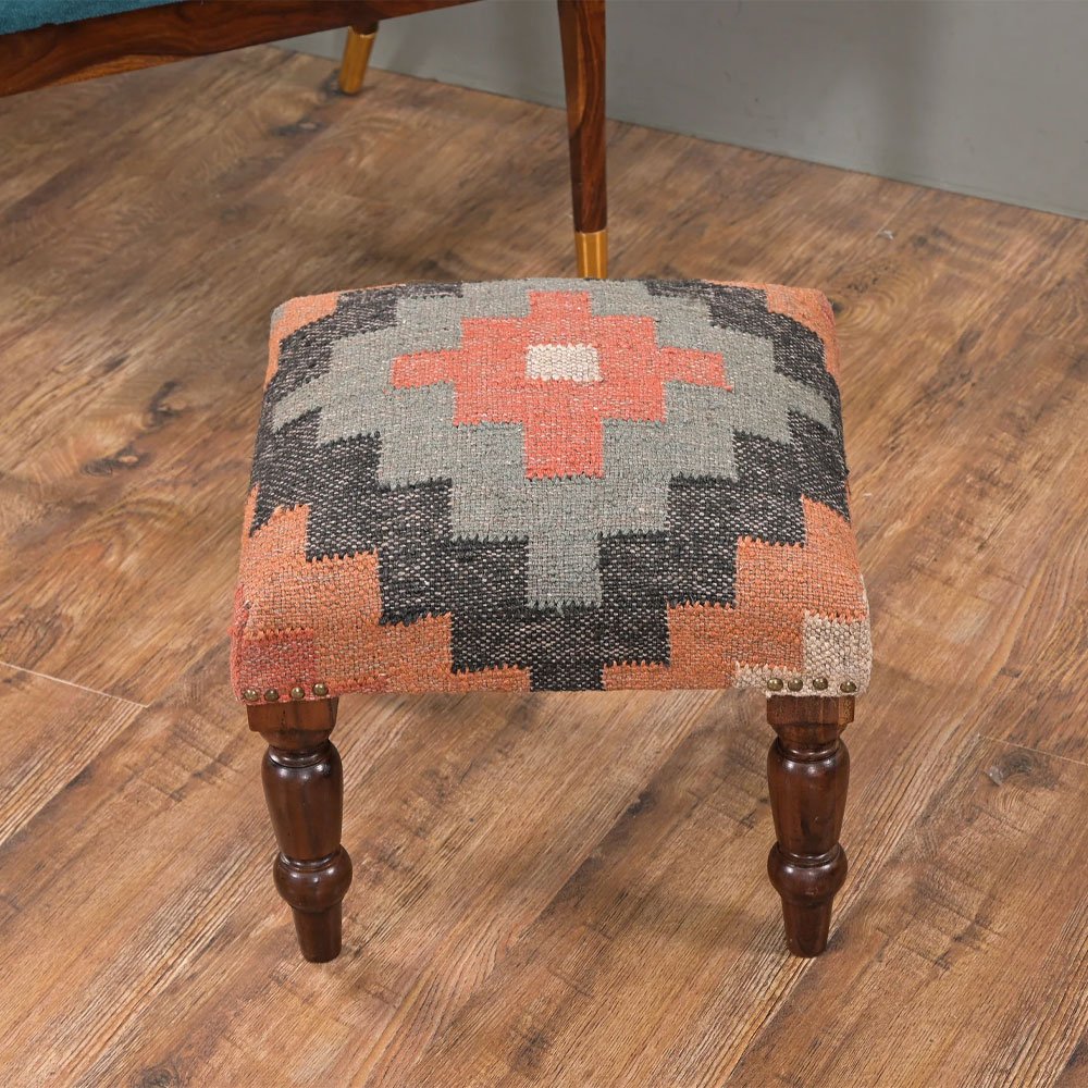 Pouf sgabello kilim geometrico multicolore Pouf sgabello kilim geometrico multicolore