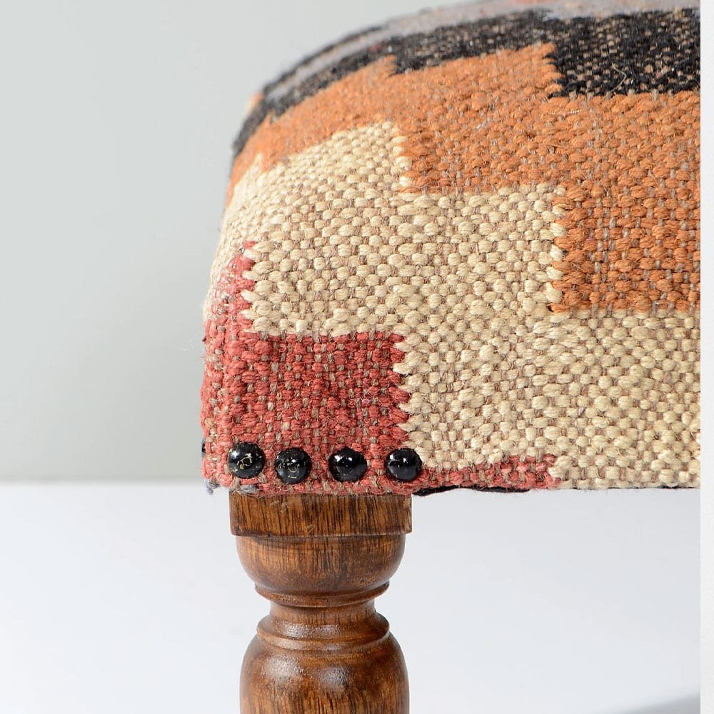 Pouf sgabello kilim geometrico multicolore Pouf sgabello kilim geometrico multicolore