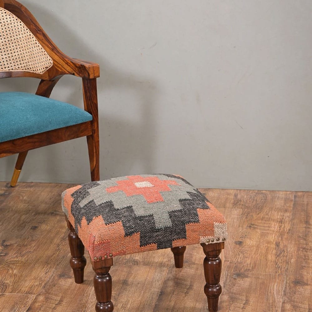 Pouf sgabello kilim geometrico multicolore Pouf sgabello kilim geometrico multicolore