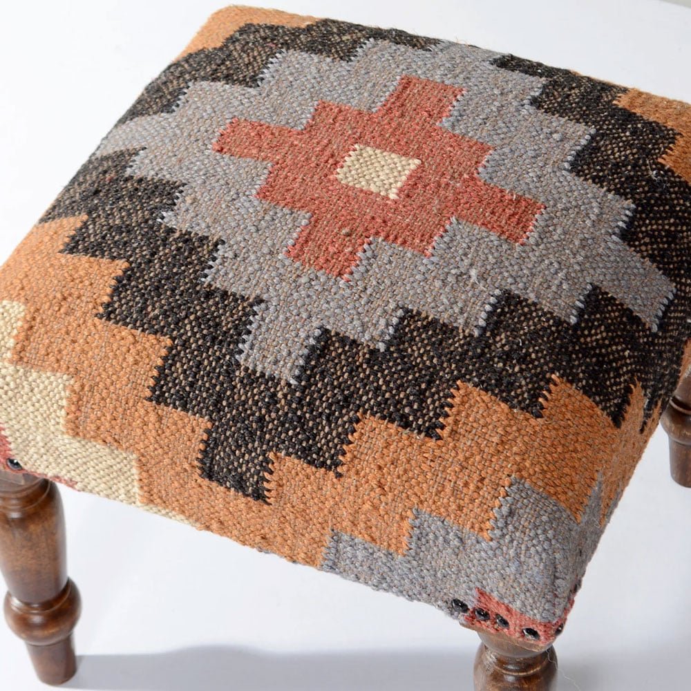 Pouf sgabello kilim geometrico multicolore Pouf sgabello kilim geometrico multicolore