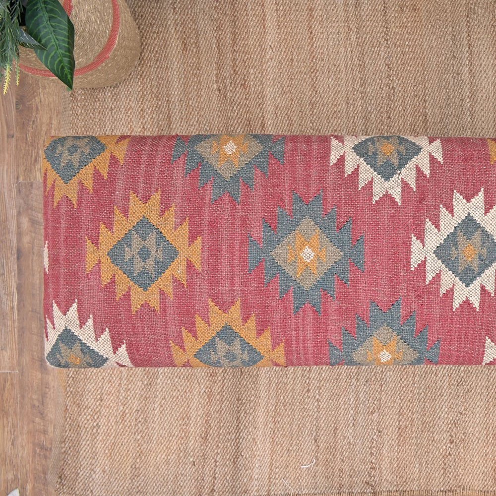 Panca con pouf in lana navajo rossa e juta Panca con pouf in lana navajo rossa e juta