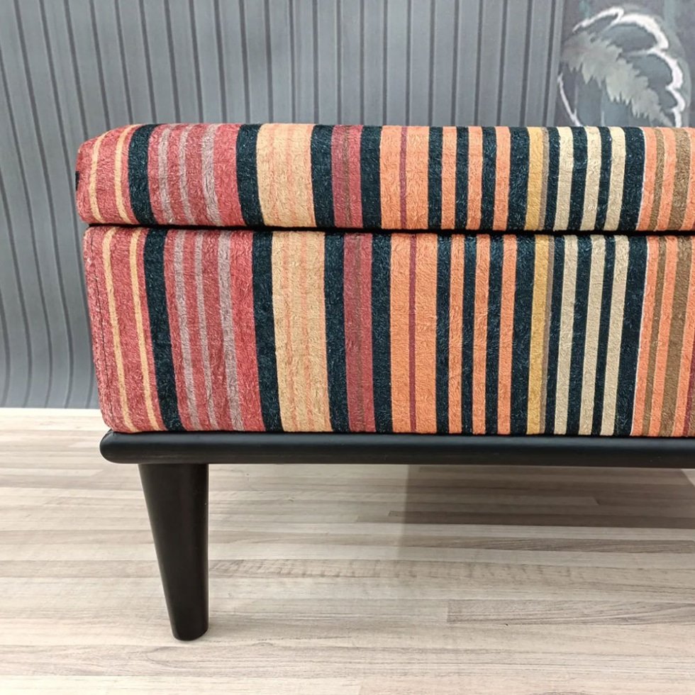Tavolino da caffè a righe in kilim turco con portaoggetti
