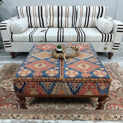 Tavolino quadrato turco in kilim con portaoggetti