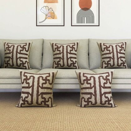 Cuscini kilim bianchi e marroni